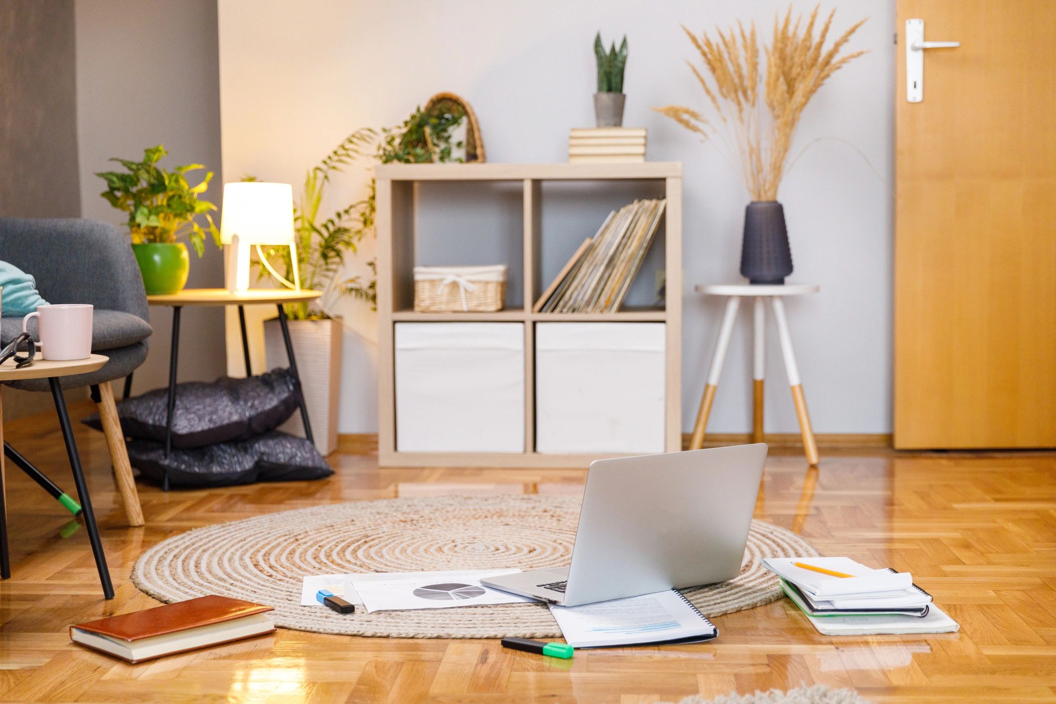 Home workspace accessories and study tools